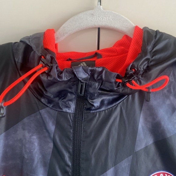 Adidas Bayern Munich Windbreaker - Picture 12 of 15